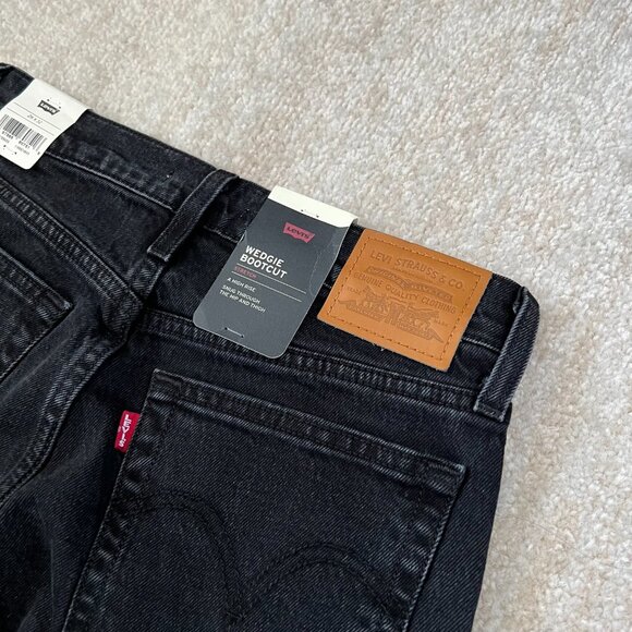 NWT Levi's Premium Wedge Bootcut High Rise Button Fly Jeans 26 - Picture 3 of 10